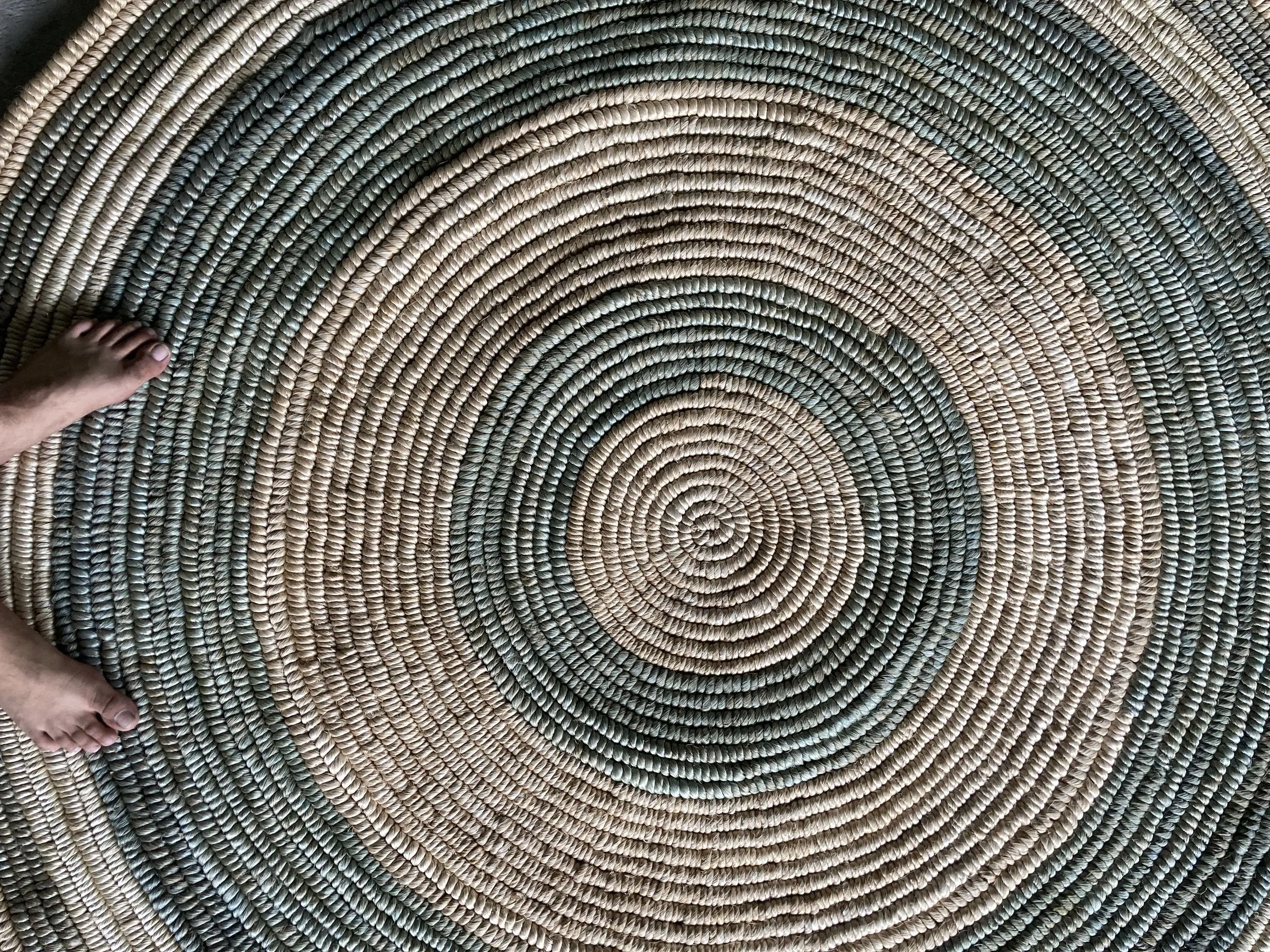 Round & Oval abaca rug